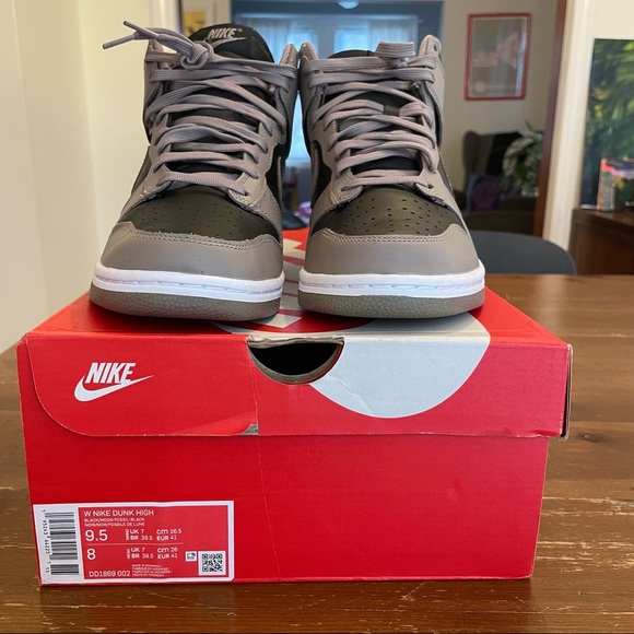 Women’s Dunk high Moon fossil!  Size 9.5 W & 8 M.  EUC - Picture 3 of 11